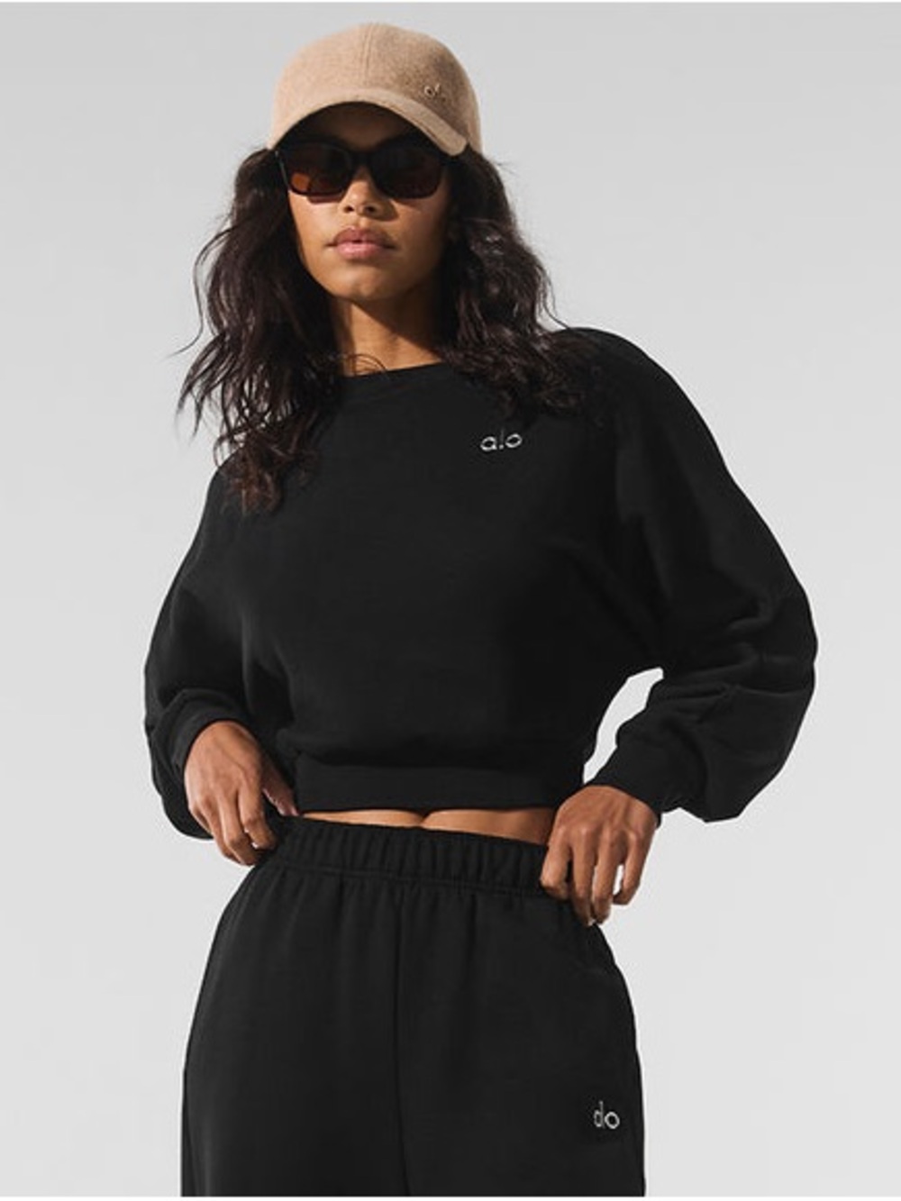 ALO Yoga women Black Crewneck Pullover with Subtle Logo SMALL - Picture 7 of 7
